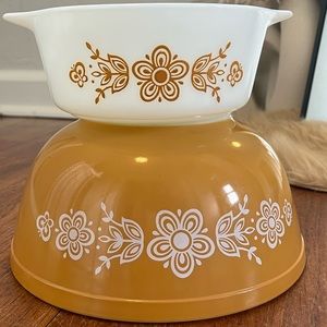 PYREX Vintage Butterfly Gold Casserole dish and mixing bowl lot 472-B + 403